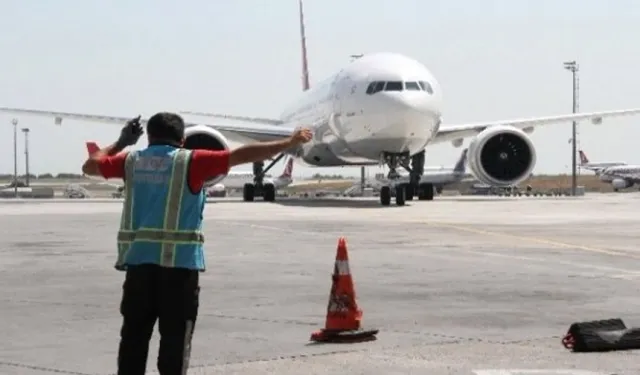 Havalimanı çalışanları iş yavaşlatmaya başlıyor