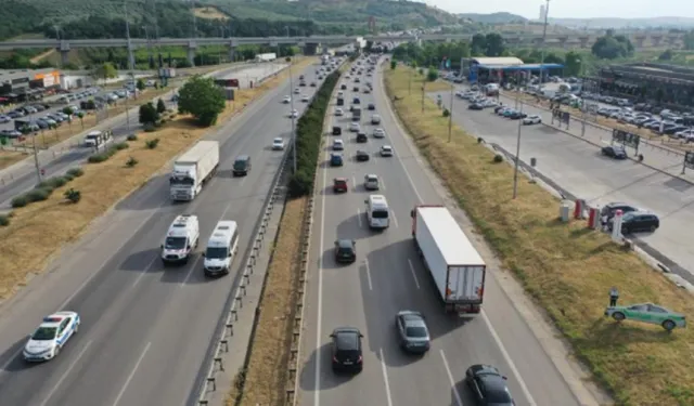 Tatilciler yollara düştü: İstanbul-İzmir Otoyolu'nda yoğunluk var