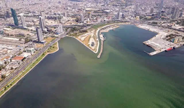 İzmir'de denizin rengi neden değişti? İZSU açıklama yaptı