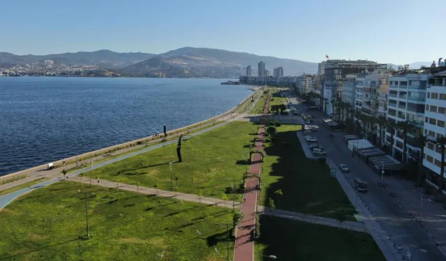 İzmir'de bayram manzaraları: Şehrin kalbi boş kaldı