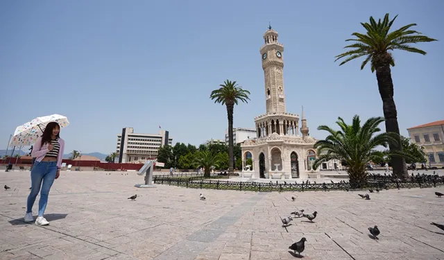 İzmir'de sıcak hava bunalttı: İşte o manzaralar