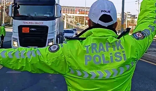 İzmir'de trafiğe Kurban Bayramı düzenlemesi: Ağır tonajlı araçlara seyir kısıtlaması uygulanacak