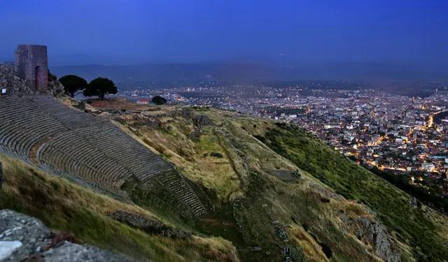 İzmir'in en büyük ilçesi: Bergama'nın nüfusu ne?