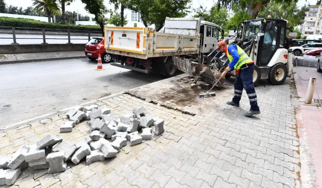 İzmir'in kanayan yarası: Bozuk kaldırımlar yenileniyor