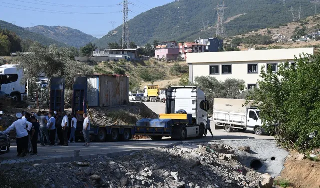 Karabağlar Belediyesi'nden kaçak yapı açıklaması: Belediye yıkım ekipleri engellemeyle karşılaştı