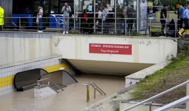 Ankara'da sağanak hayatı felç etti: Yolları, metro girişleri ile alt geçitleri su bastı