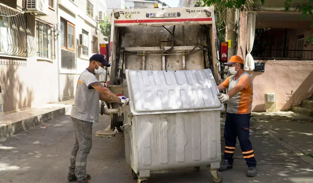 Karabağlar'da bayram temizliği: Ekipler seferber oldu