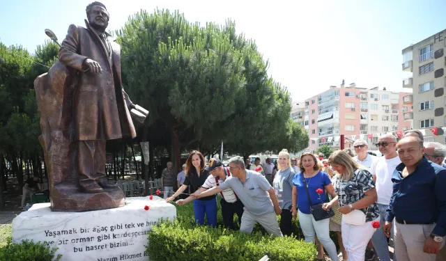 Karşıyaka'da Nazım anması: Bizim için unutulmazlar ve ölümsüzler arasında