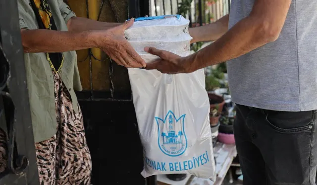 Konak'ta çığ gibi dayanışma: Şimdiden 62 aile yararlandı