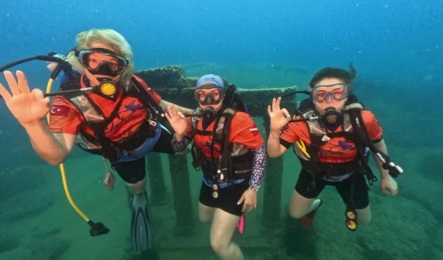 Su altına kadın dokunuşu: Side Su Altı Müzesi’nde 90 kadın dalış gerçekleştirdi