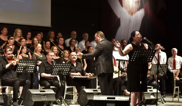 Bornova'da unutulmaz gece: Türk Sanat Müziği coşkusu yaşandı