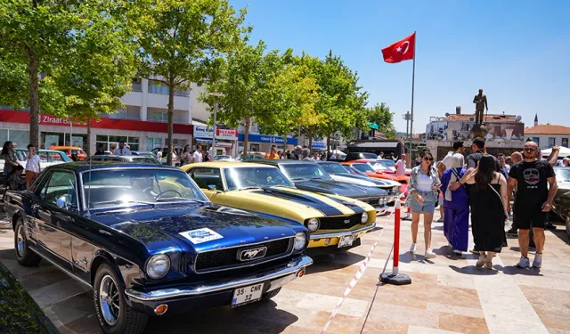 İzmir Urla’da Klasik Otomobil Şöleni: Barış Manço ve Zeki Müren’in araçları sergide