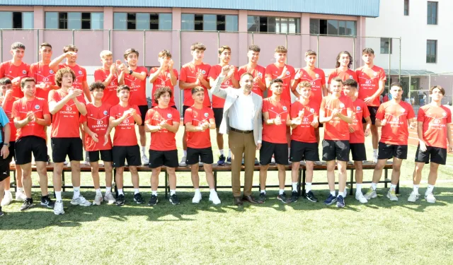 İzmir'i temsil edecekler: Başkan Yiğit Termalspor'u şampiyonaya uğurladı