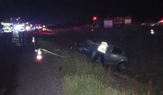 Afyon'da otomobil ile otobüs birbirine girdi: 1 kişi öldü, 4 kişi yaralandı