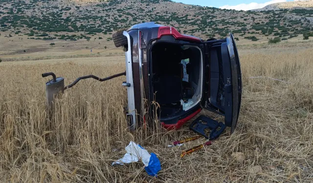 Afyonkarahisar'da otomobil tarlaya devrildi: 5 yaralı