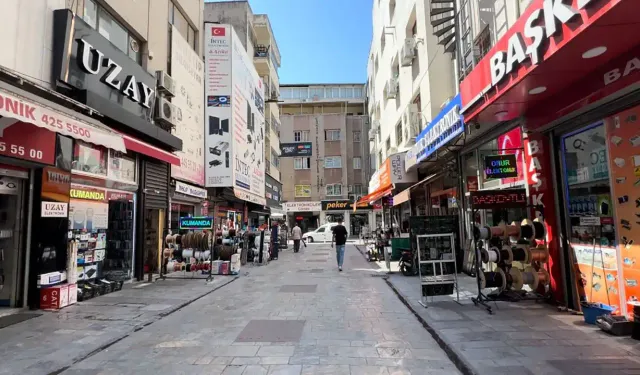 İzmir Çankaya esnafı dertli: Trafik nedeniyle müşteri ulaşamıyor