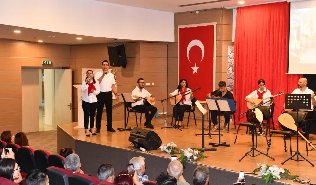 Çiğli'de yıl sonu konseri: Bağlama kursiyerleri büyük beğeni topladı