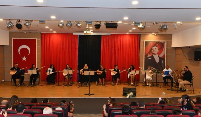 Çiğli'de Türk halk müziği konseri