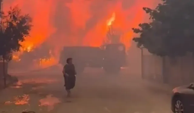 Gaziemir'de yangın büyüyor: Evleri tehdit etmeye başladı