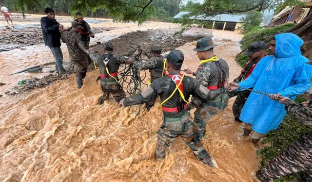 Hindistan’daki toprak kayması felaketi: 148 kişi öldü