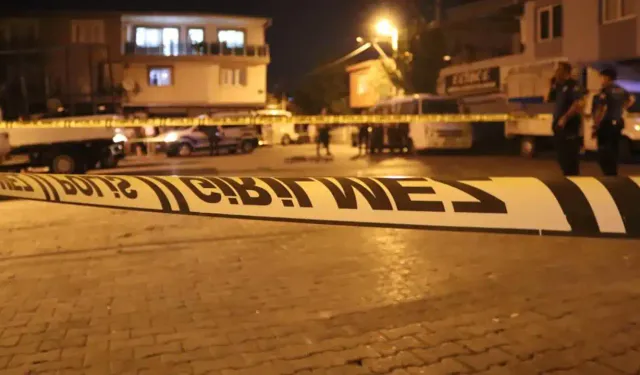 İzmir'de silahlı kavga: 1'i ağır 4 kişi yaralandı