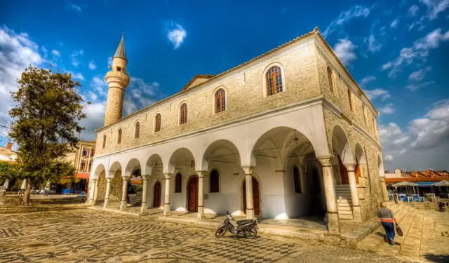 İzmir'de hoşgörünün simgesi: Hem cami hem kilise