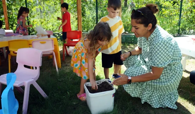 İzmirli çocuklar toprakla buluştu: Sürdürülebilir bir hayat için tohum ektiler