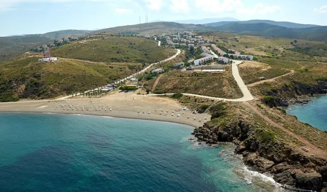 İzmir'de deniz kıyısında bir köy: Yaz aylarında ziyaretçi akınına uğruyor