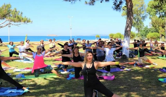 Menderesliler güne sporla başlıyor: Yeşil ve mavinin buluştuğu noktada pilates keyfi