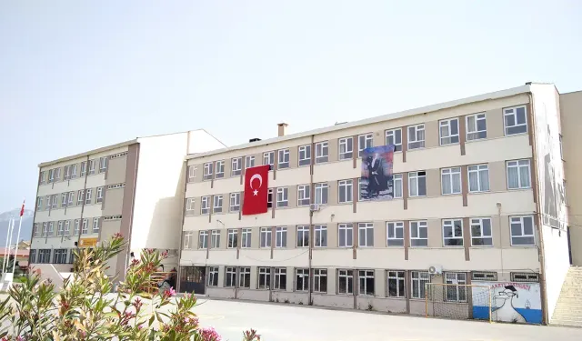 İzmir'in köklü okullarındandı: 4 yıldır inşaatı tamamlanamadı