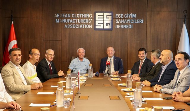 Zafer Partisi Genel Başkanı Özdağ, İzmir'de iş dünyası temsilcileriyle buluştu