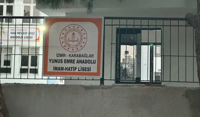 İzmir'de Anadolu Lisesi'nin binası İmam Hatip Lisesi'ne devredildi: Veliler tepkili