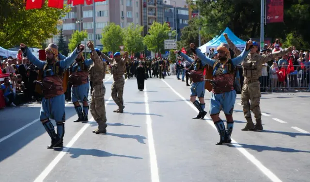 Balıkesir'de 30 Ağustos coşkusu: Atatürk'ün gösterdiği yola biz devam edeceğiz