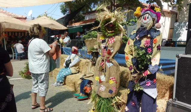 İzmir'de renkli görüntüler: Barbaros Oyuk Festivali yoğun ilgi gördü