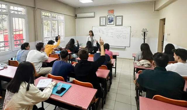 Bornova'nın gururu oldular: BELGEM öğrencilerinden YKS'de büyük başarı