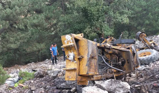 Bergama'da korkunç kaza: İş makinesi uçurumdan düştü