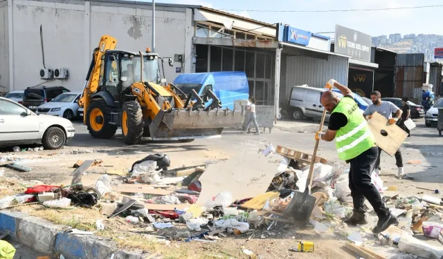 Çiğli'de temizlik çalışmaları sürüyor: Ata Sanayi pırıl pırıl oldu