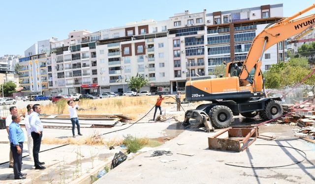 İzmir'de kaçak yapıların yerine park: Çiğli’nin çehresini değiştireceğiz