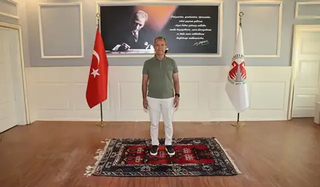 Belediye başkanının makam koltuğu ve masası haczedildi