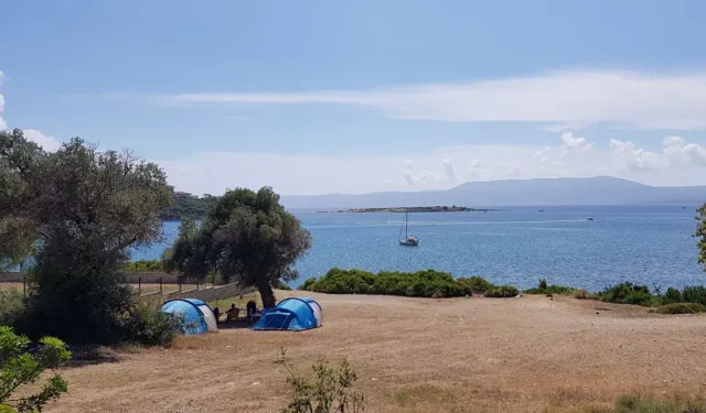 İzmir'de henüz keşfedilmemiş bir plaj: Tatil cennetine yürüme mesafesinde yer alıyor