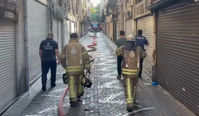 Güne böyle uyandılar: Tarihi Kapalıçarşı'da yangın paniği