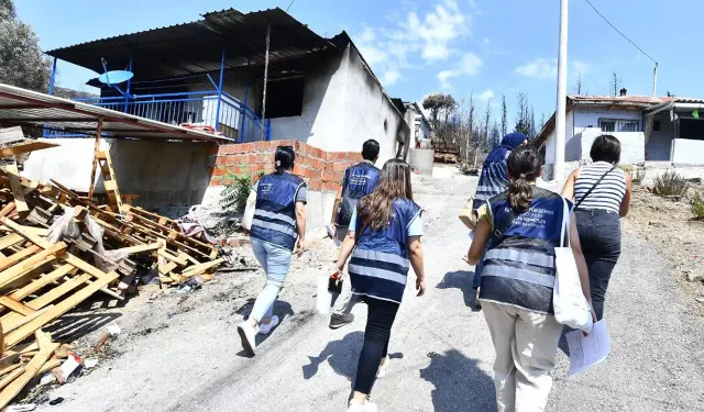 İzmir Büyükşehir ekipleri yangın bölgesinde: Kapı kapı gezdiler