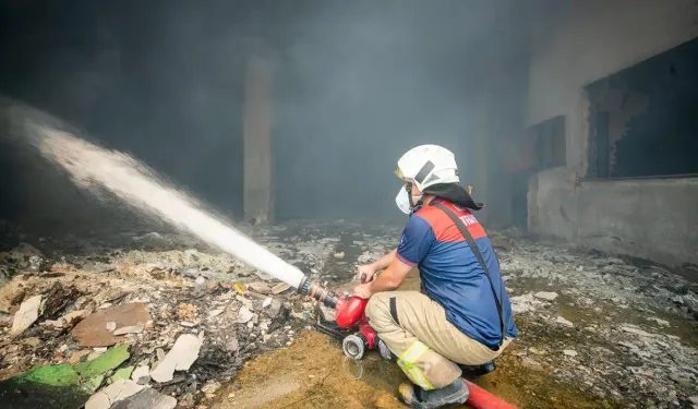 "İzmir itfaiyesi yangınlarda yetersiz kaldı" diyenlere yanıt