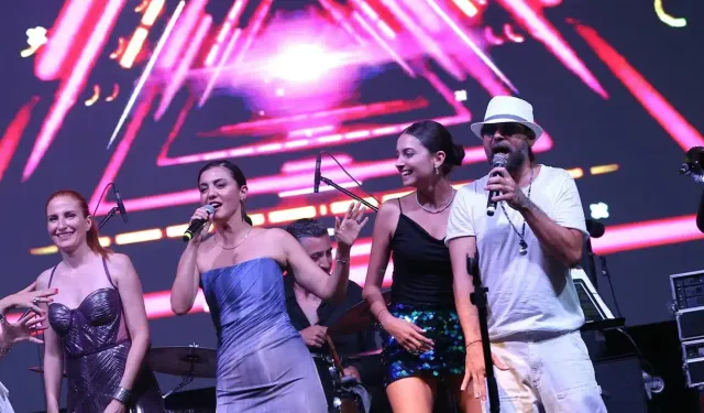 İzmir'de ücretsiz çim konserleri başladı: Ağustos ayı boyunca İzmirliler müziğe doyacak