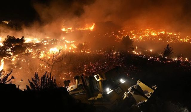 İzmir Urla'da orman yangını: 440 hanelik bir site tahliye edildi