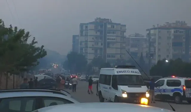 Sağlık Bakanlığı açıkladı: İzmir'de yangından etkilenen 78 kişi hastaneye kaldırıldı