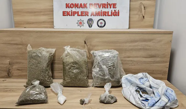 İzmir polisinden kaçamadılar: 3 kiloya yakın uyuşturucu ile yakalandılar