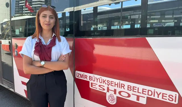 İzmir'de yanan ESHOT otobüsünü kadın şoför söndürdü