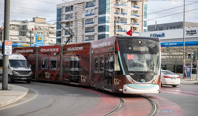 Tramvay kullanan İzmirliler dikkat: Kaza sebebiyle seferler iptal!