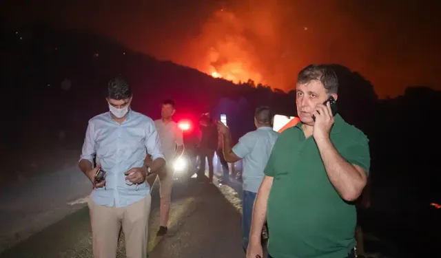 İzmir'de yangın felaketi: Tahliye edilenler salonuna yerleştirildi